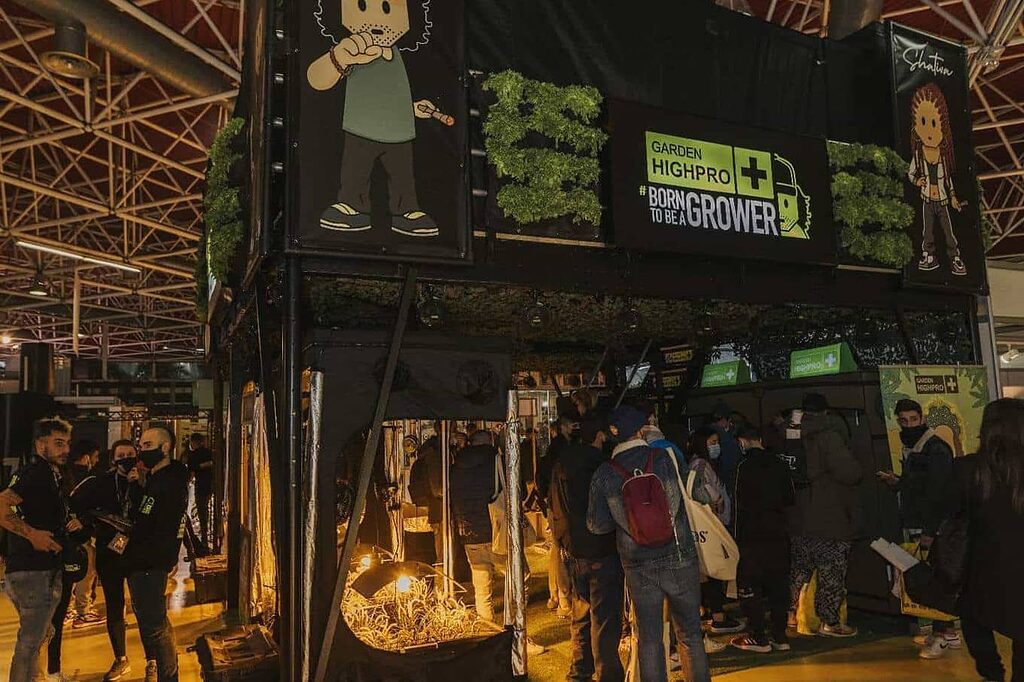 Miles de asistentes en Spannabis Barcelona: Ambiente único y vibrante.