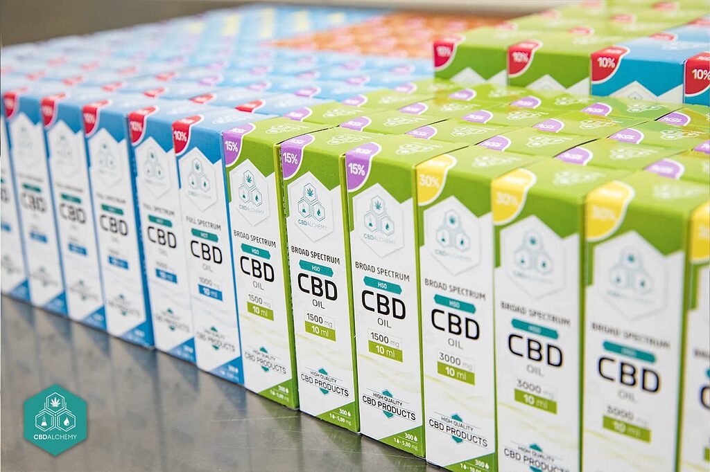 Diversos frascos de aceite de CBD.