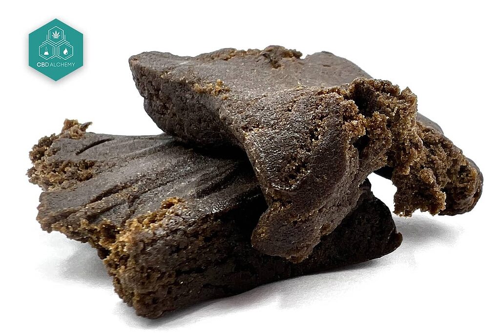 Una consistenza appiccicosa di solito indica un'alta concentrazione di resina e terpeni nell'hashish di CBD.