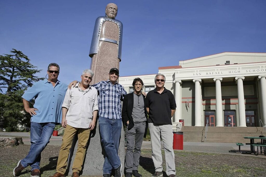 La statua di Louis Pasteur presso la San Rafael High School, il punto di incontro dove i Waldos si sarebbero riuniti alle 16.20 per iniziare la loro ricerca.