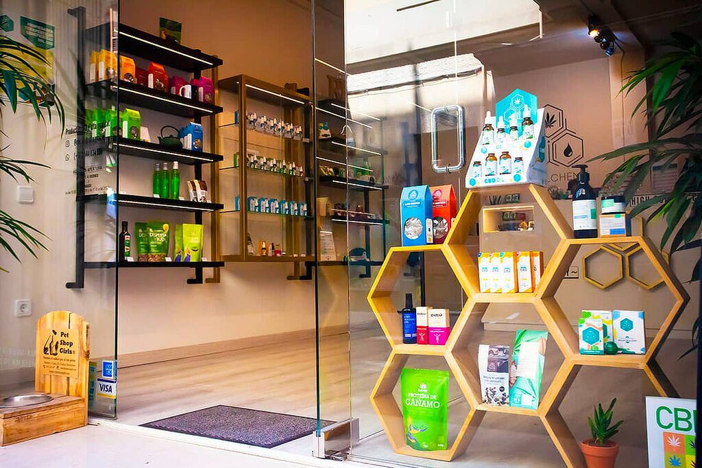 Interior de la tienda de CBD Alchemy: Un paraíso para los entusiastas del CBD.